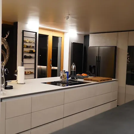 Central, Luxury, Chalet-style Penthouse Lejlighed *