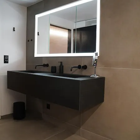 Central, Luxury, Chalet-style Penthouse Lejlighed