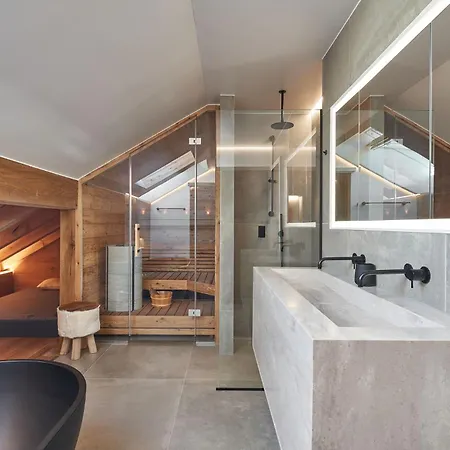 Lejlighed Central, Luxury, Chalet-style Penthouse