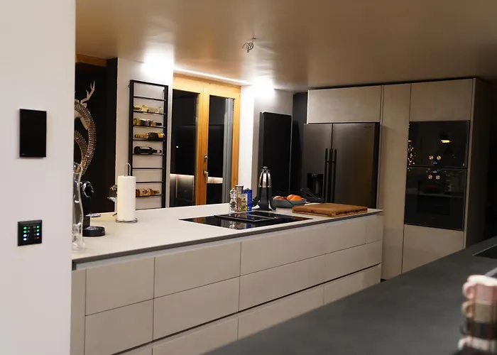 Central, Luxury, Chalet-style Penthouse דירה *