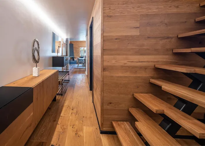 Central, Luxury, Chalet-style Penthouse דירה אנגלברג