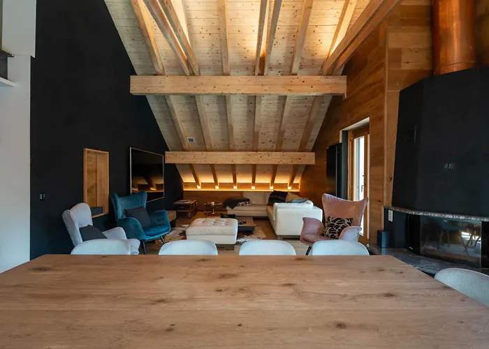 Central, Luxury, Chalet-style Penthouse *